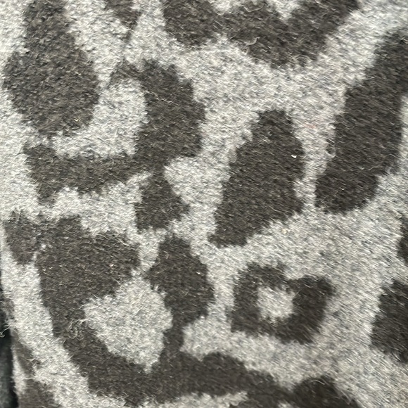 Size Large hooded sweater - Picture 3 of 5